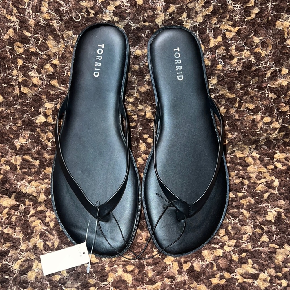 Women’s Torrid Size 10.5 WW Black Flip Flops